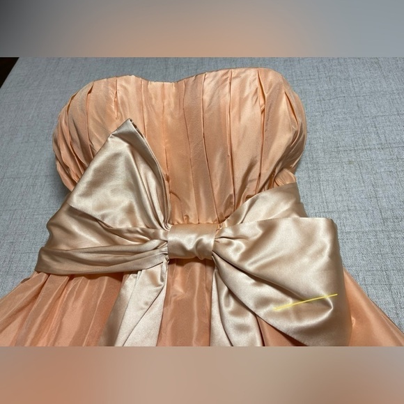 ALICE + OLIVIA silk peach short strapless dress with big bow. New w/tags. size 2 - Picture 3 of 16
